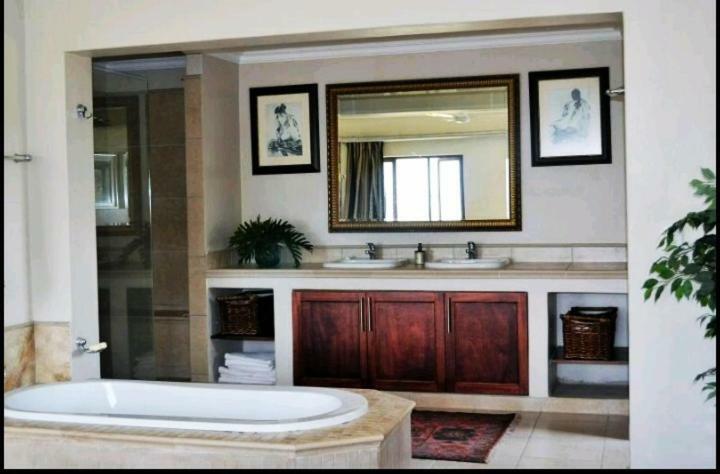 Mahogany Villa Guesthouse - Solar باليتو المظهر الخارجي الصورة